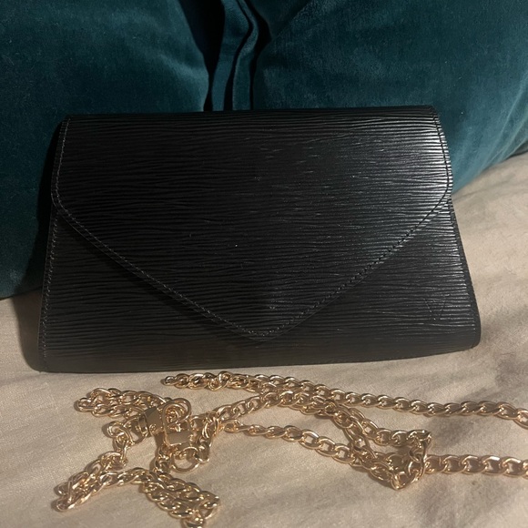 LV BLK V CLUTCH W CHAIN - Picture 4 of 6